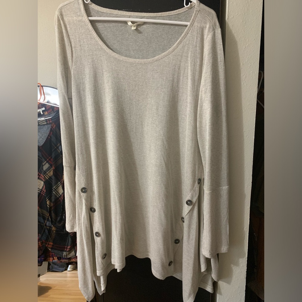 Maurices size Large cream long sleeve
